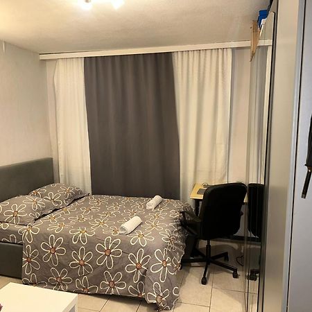 Schoenes Zimmer In Bahnhofsnaehe In Einer Wohnung Mit Grosser Terrasse Gießen المظهر الخارجي الصورة