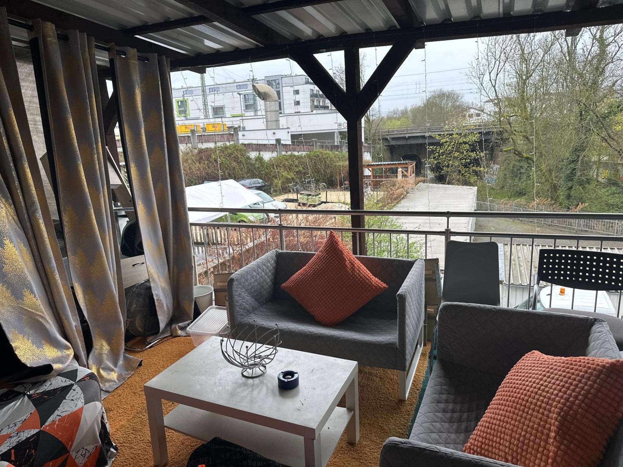 Schoenes Zimmer In Bahnhofsnaehe In Einer Wohnung Mit Grosser Terrasse Gießen المظهر الخارجي الصورة