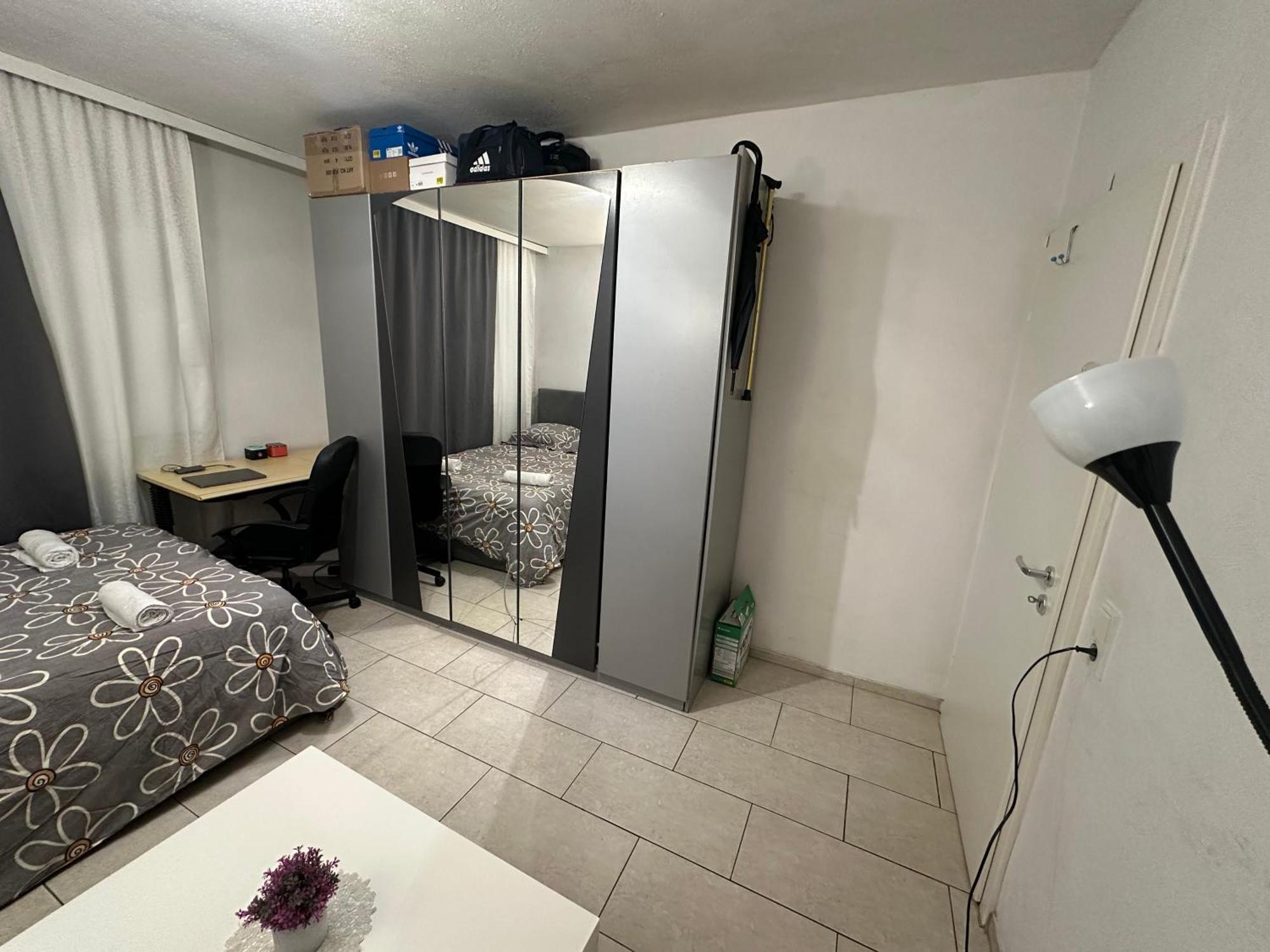 Schoenes Zimmer In Bahnhofsnaehe In Einer Wohnung Mit Grosser Terrasse Gießen المظهر الخارجي الصورة