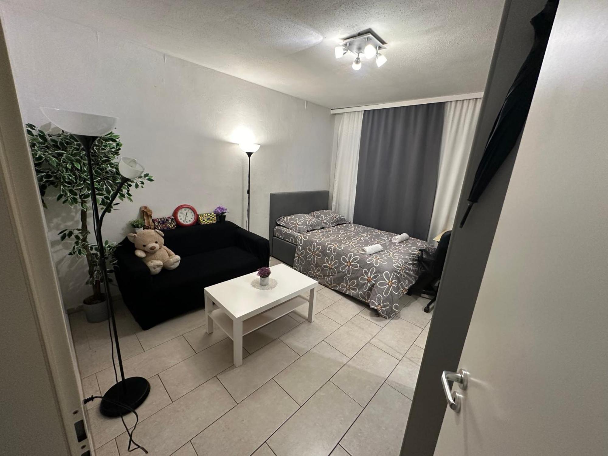 Schoenes Zimmer In Bahnhofsnaehe In Einer Wohnung Mit Grosser Terrasse Gießen المظهر الخارجي الصورة