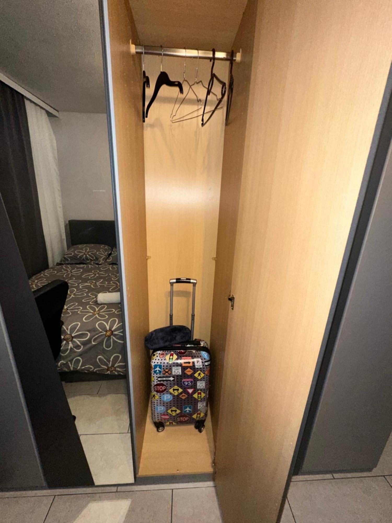 Schoenes Zimmer In Bahnhofsnaehe In Einer Wohnung Mit Grosser Terrasse Gießen المظهر الخارجي الصورة